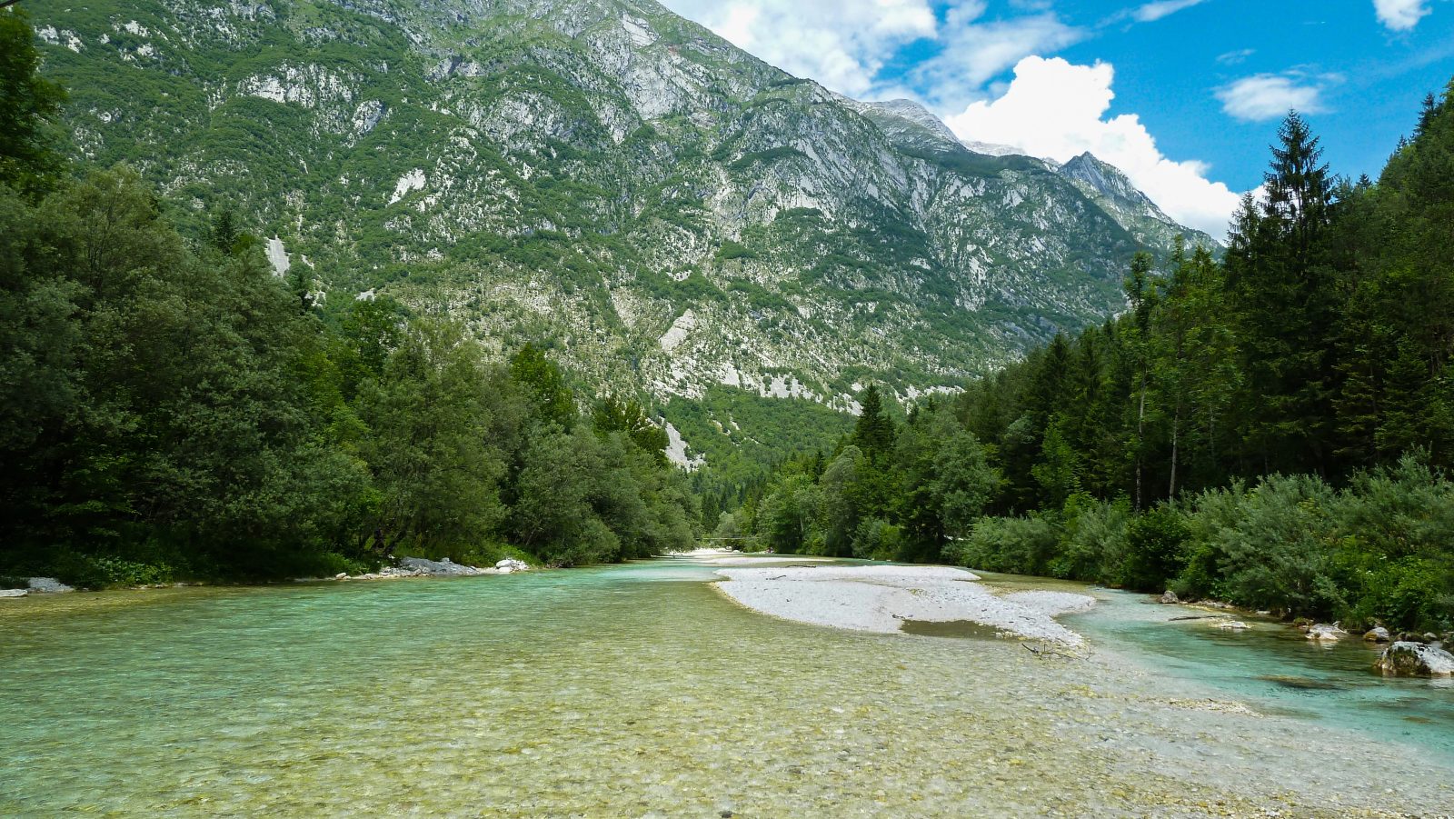 V osnovnošolskih gradivih je Bovec velikokrat omenjen